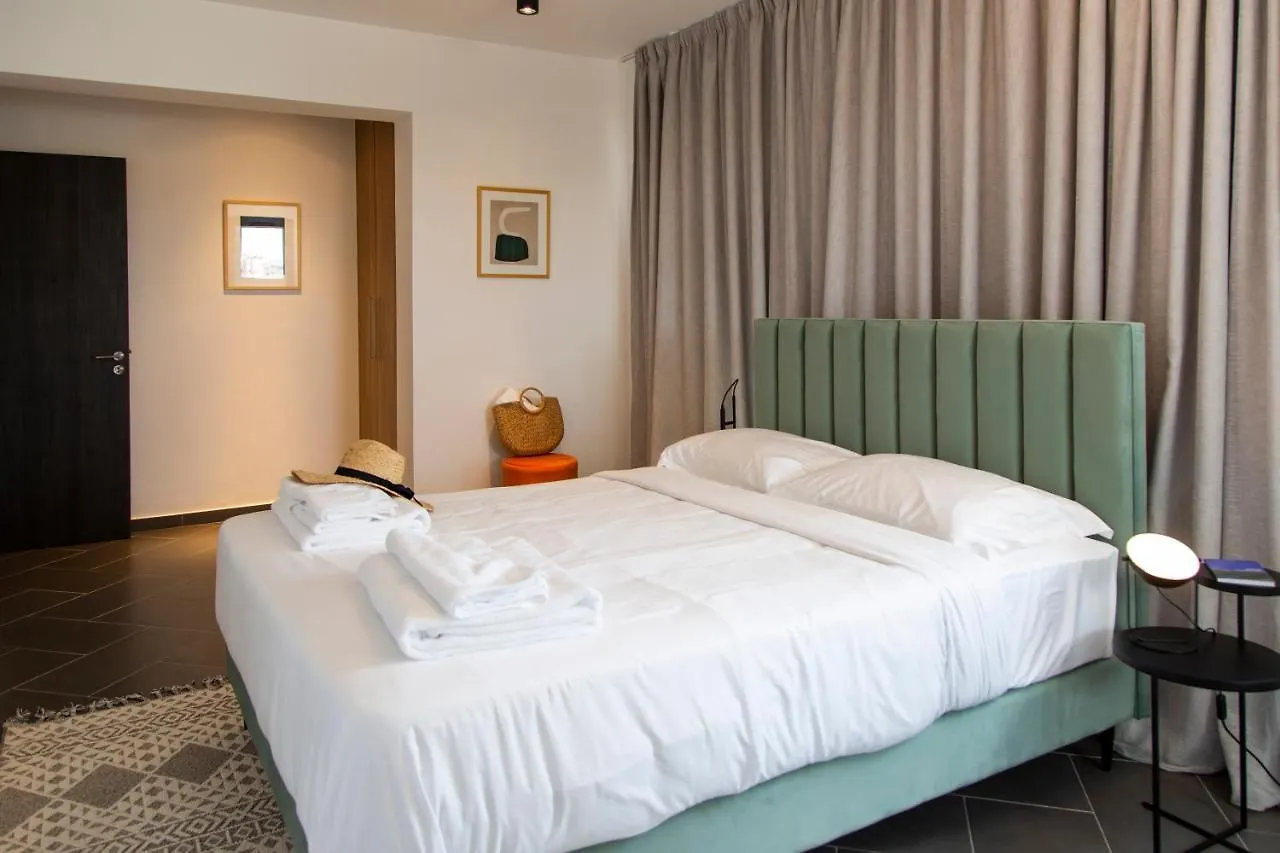 לרנקה Liv Urban Suites קפריסין