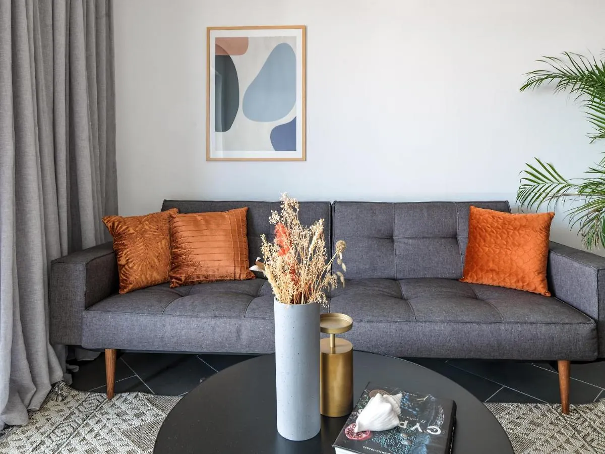 לרנקה Liv Urban Suites קפריסין