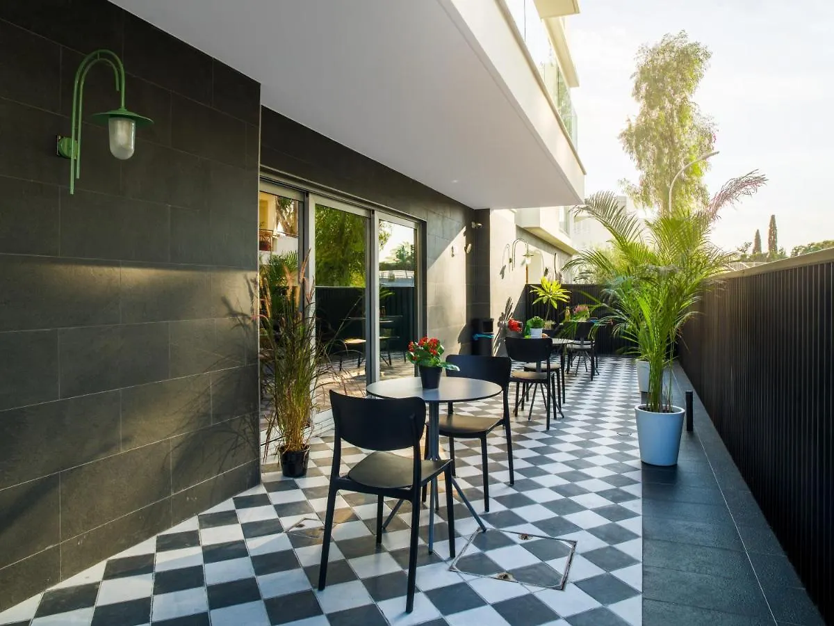 מלון דירות לרנקה Liv Urban Suites